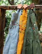 Load image into Gallery viewer, Vintage Style Hand Embroidered Linen Apron